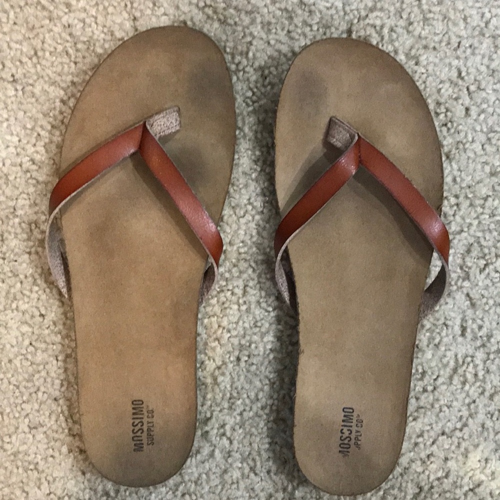 Leather flip flops